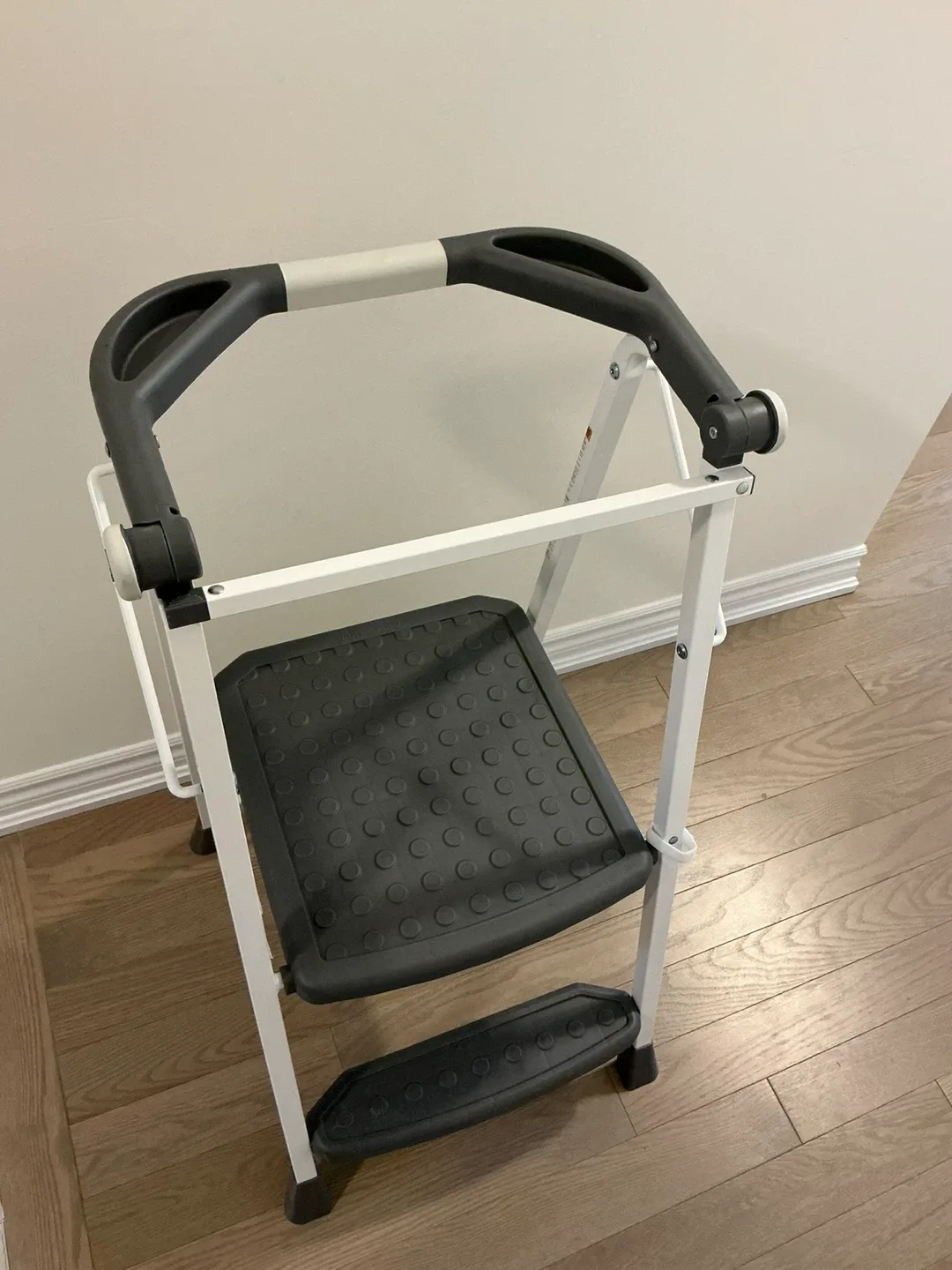 Folding Step Stool with Handrail image indicator(2)