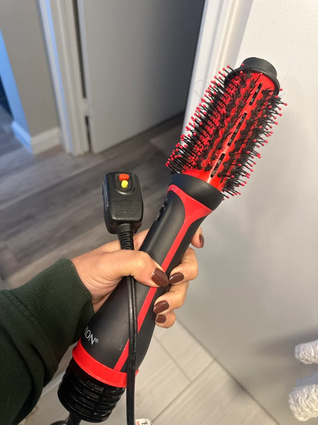 Revlon Hair Dryer & Volumizer Hot Air Brush image indicator(2)