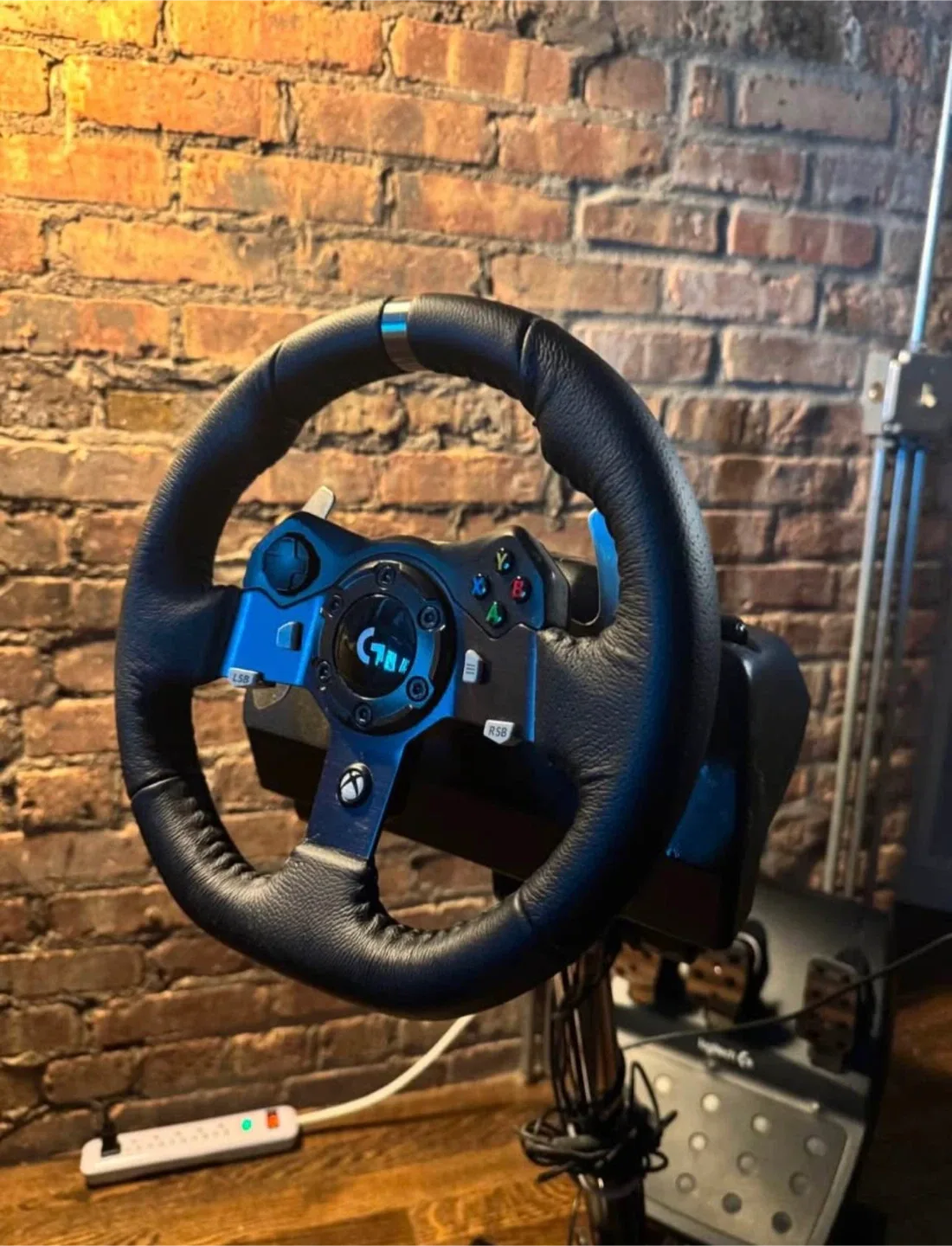 Logitech G29 Racing Wheel with Stand image indicator(2)