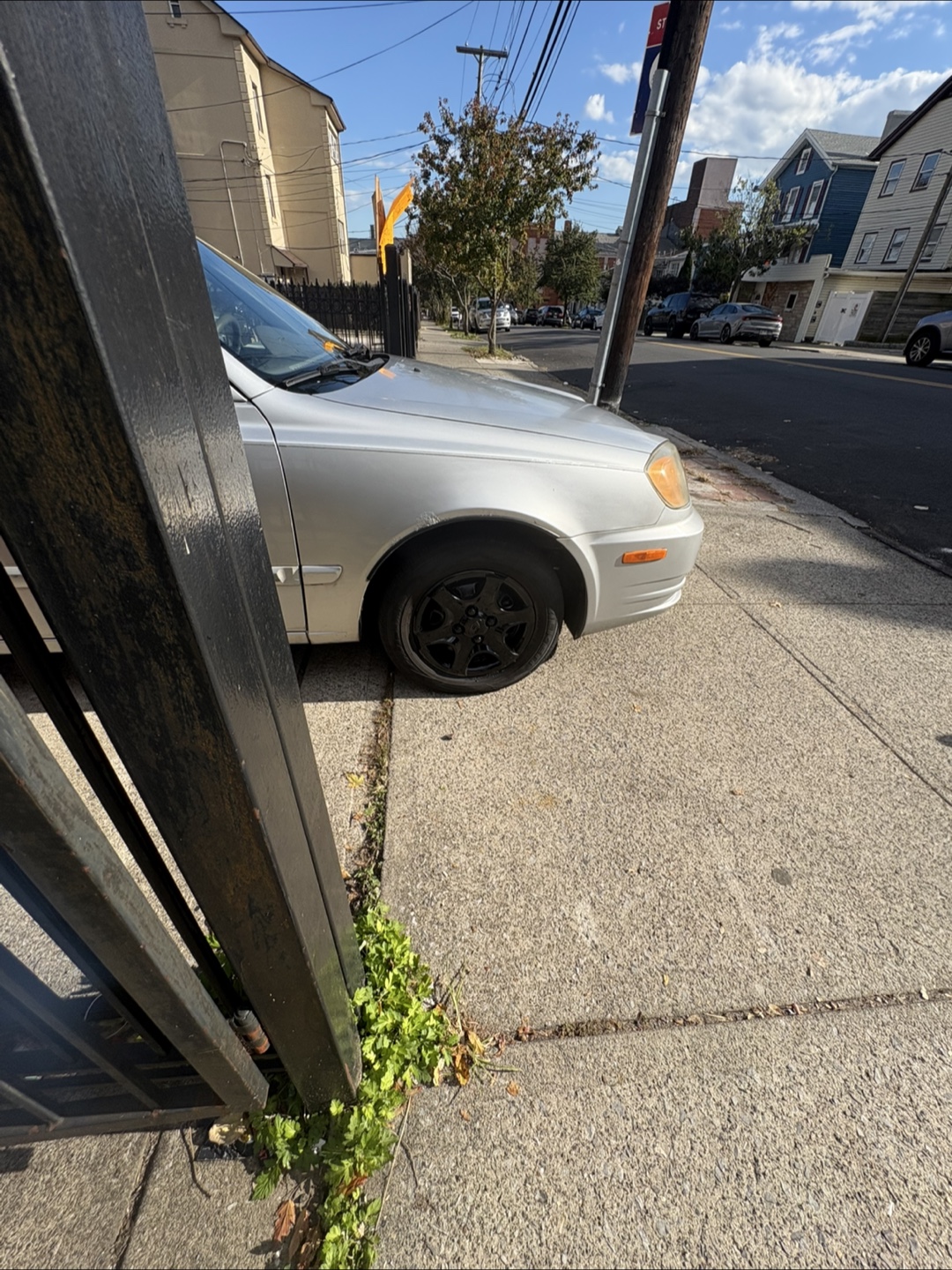 Hyundai Accent Silver Sedan - photo 5