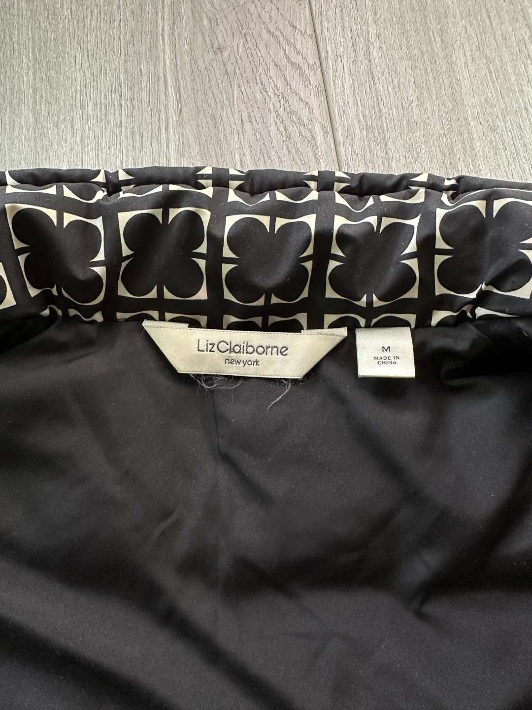 Liz Claiborne Black & White Vest - Size M image indicator(3)