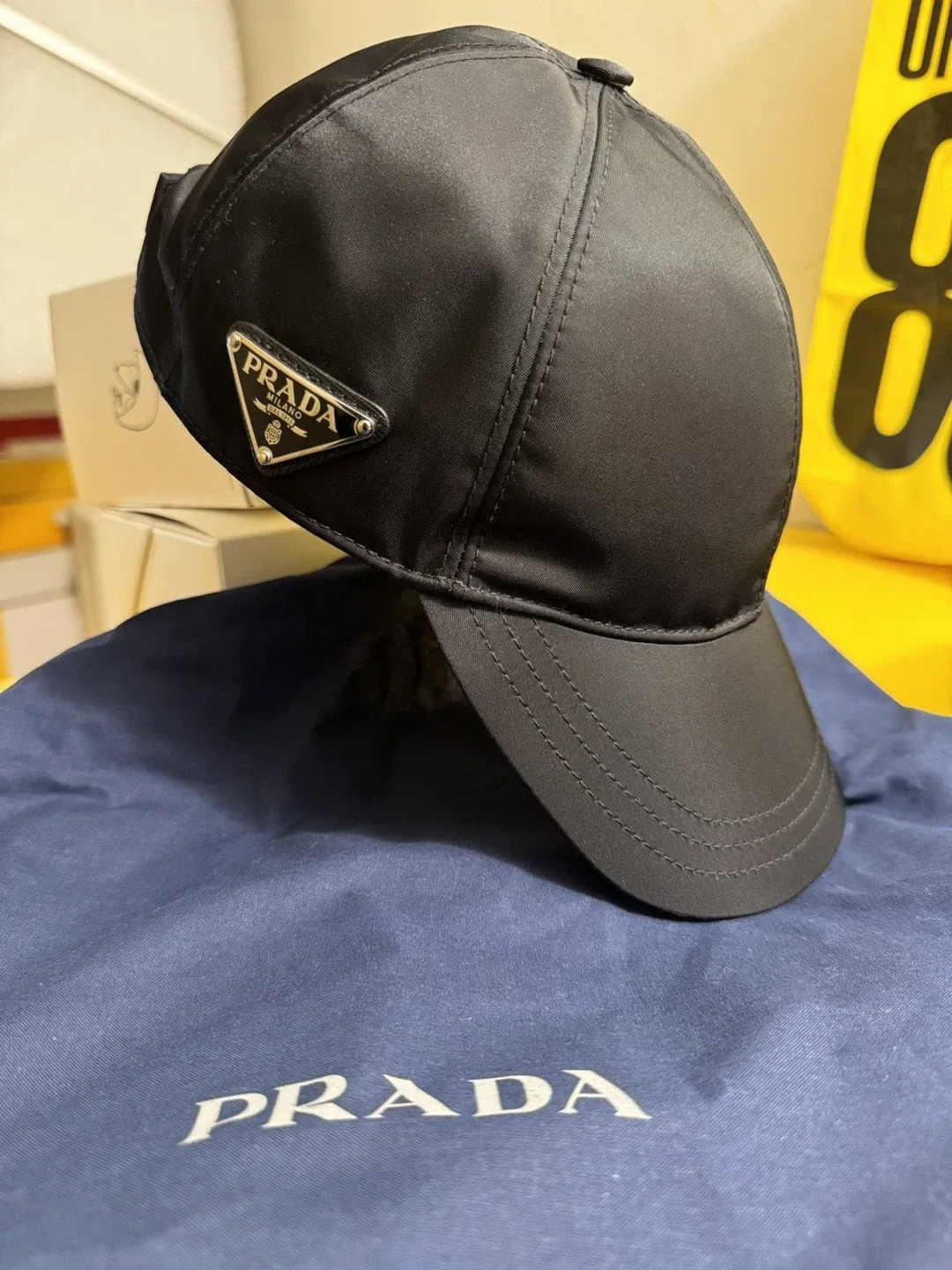 Prada hat image indicator(3)
