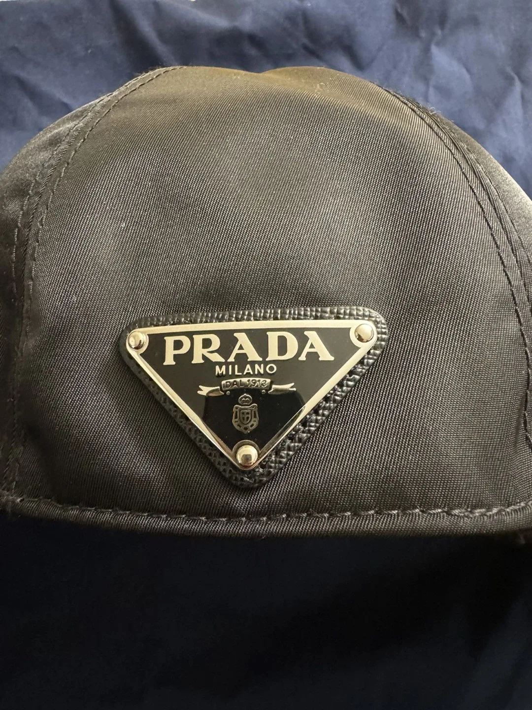 Prada hat image indicator(2)