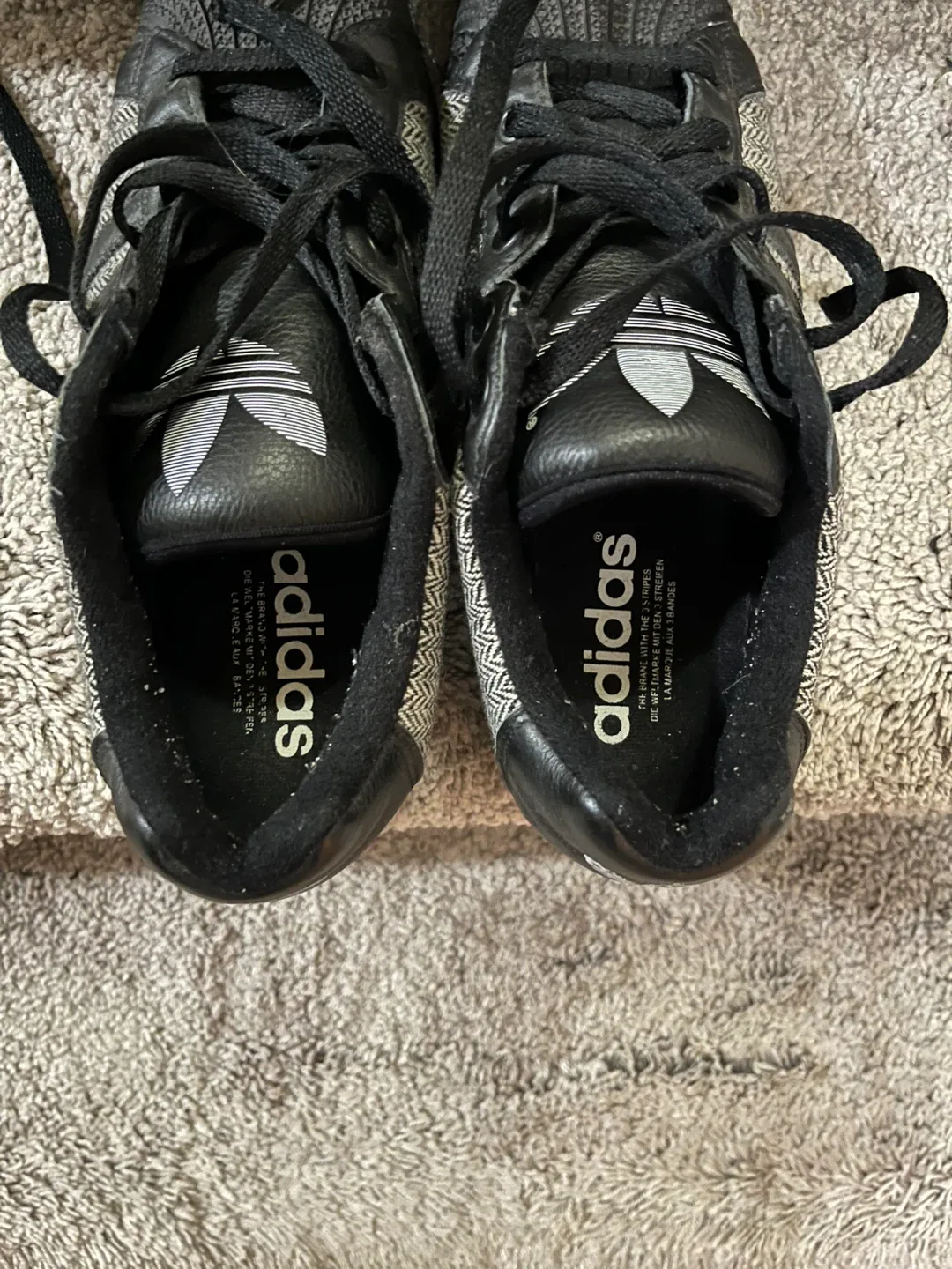 Adidas Superstar Black Sneakers image indicator(3)