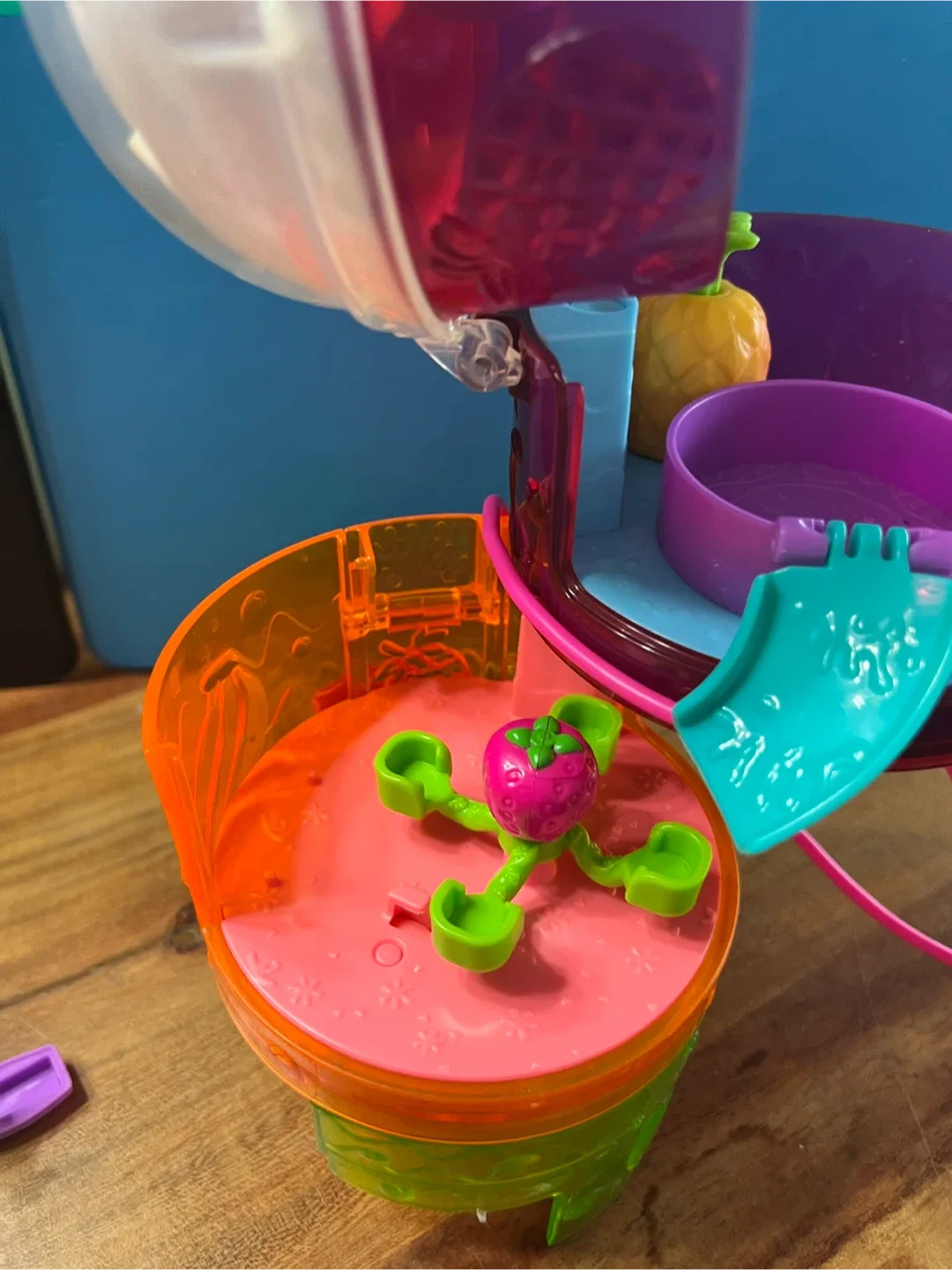 Polly Pocket Smoothie Stack Playset image indicator(4)