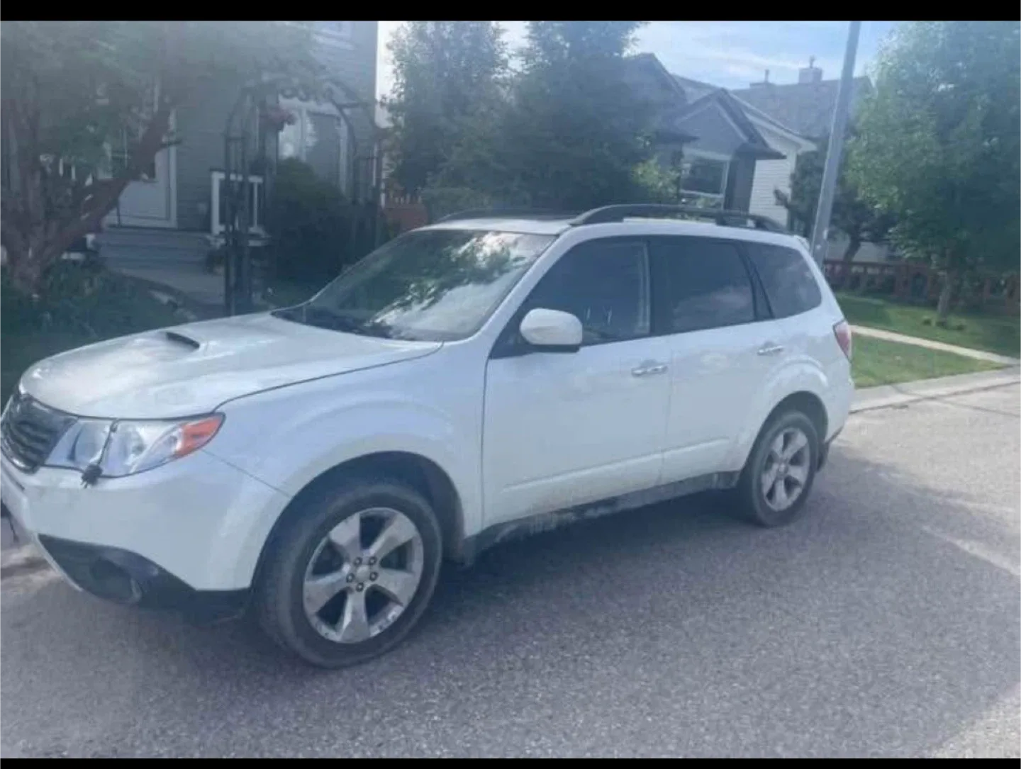 White Subaru Forester XT image indicator(3)