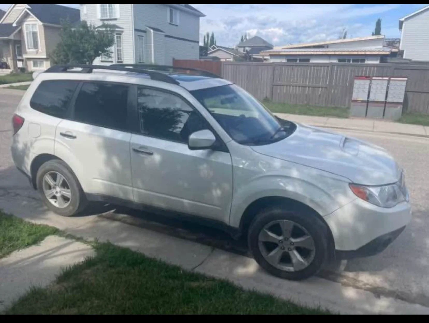 White Subaru Forester XT image indicator(2)