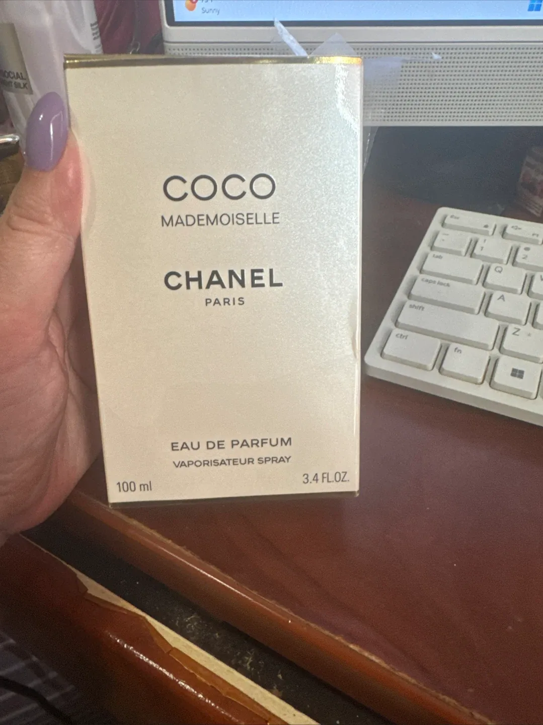 Chanel Coco Mademoiselle Eau de Parfum 3.4 fl oz image indicator(5)