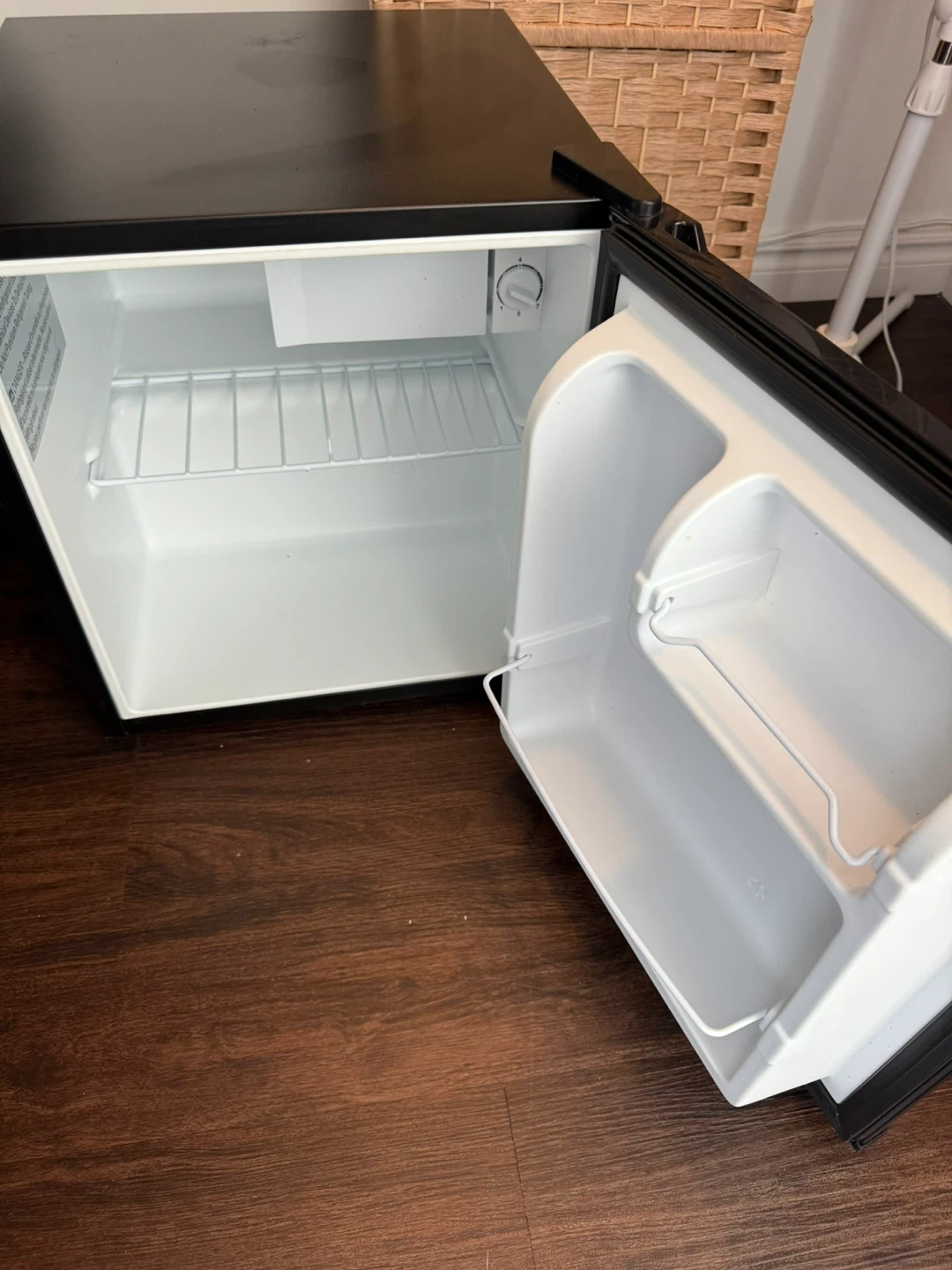 Galanz Compact Mini Fridge - Black - photo 3