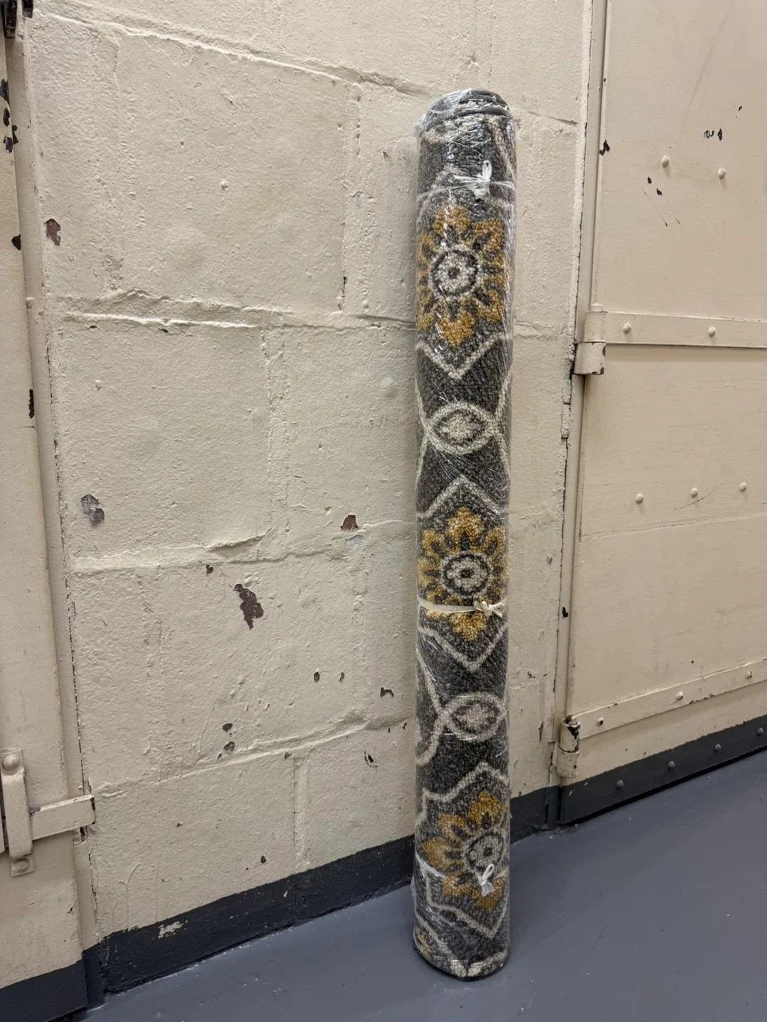 Floral Patterned Rug image indicator(2)