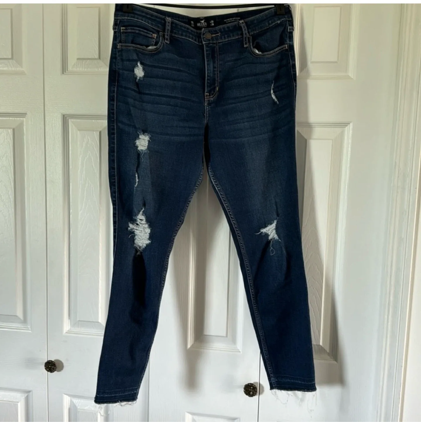 Hollister Distressed Jeans - W33 L28