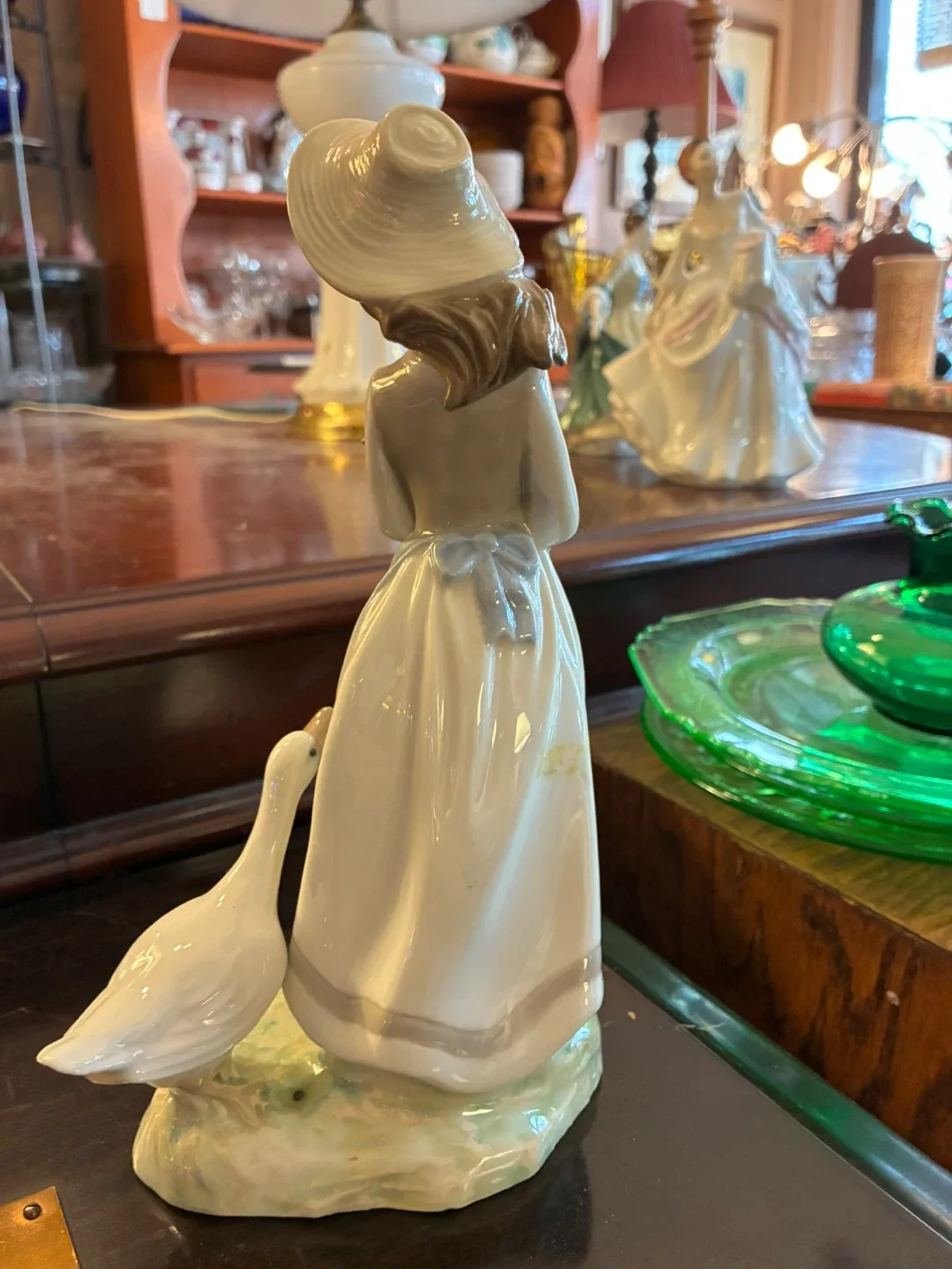 Lladro Figurine Girl with Geese image indicator(3)