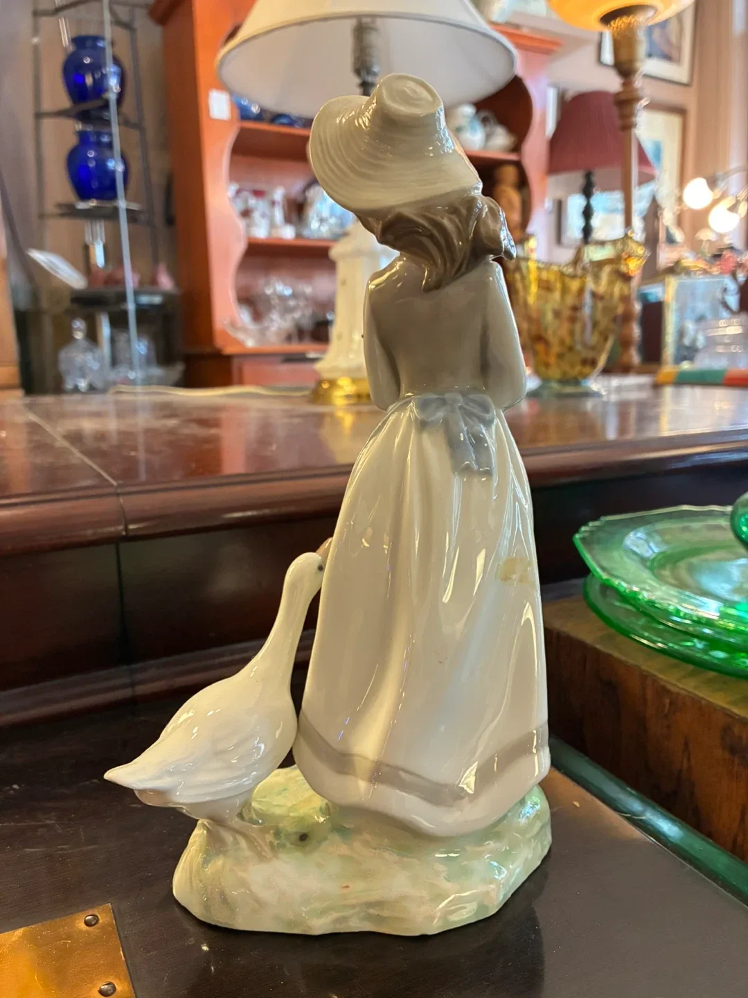 Lladro Figurine Girl with Geese image indicator(4)