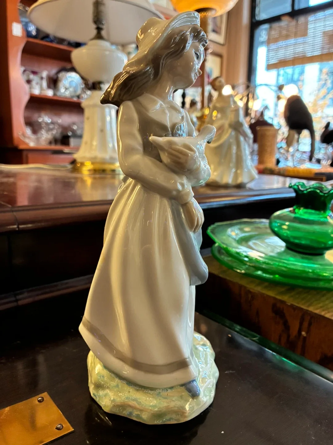 Lladro Figurine Girl with Geese image indicator(2)