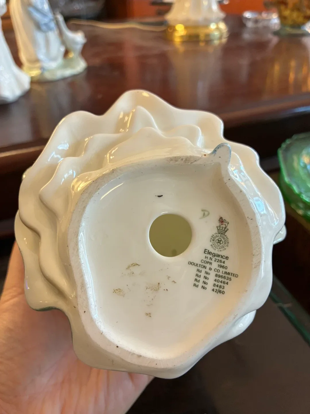 Royal Doulton Figurine Elegance HN 2264 image indicator(4)