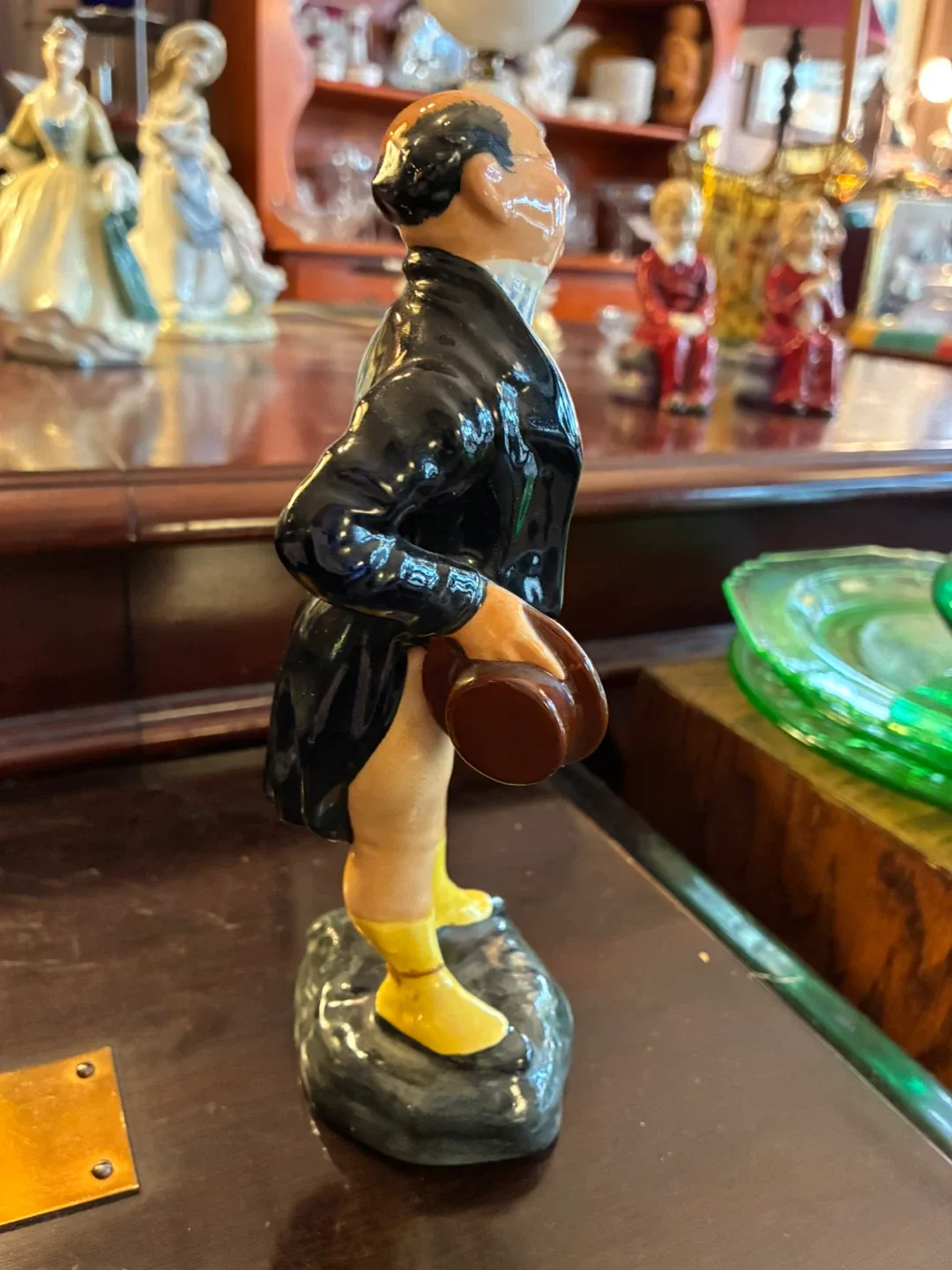 Royal Doulton Pickwick Figurine H.N. 2099 image indicator(2)