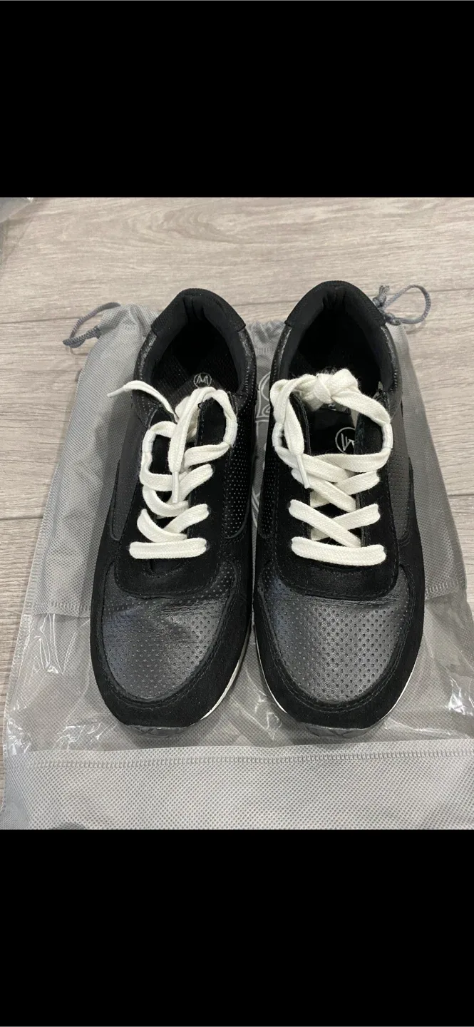 Harlow Black Sneakers - Size 8