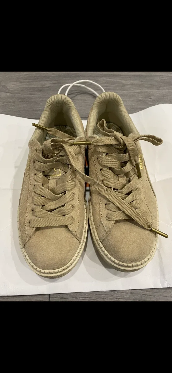 Puma Suede Platform Sneakers - Women's Size 6