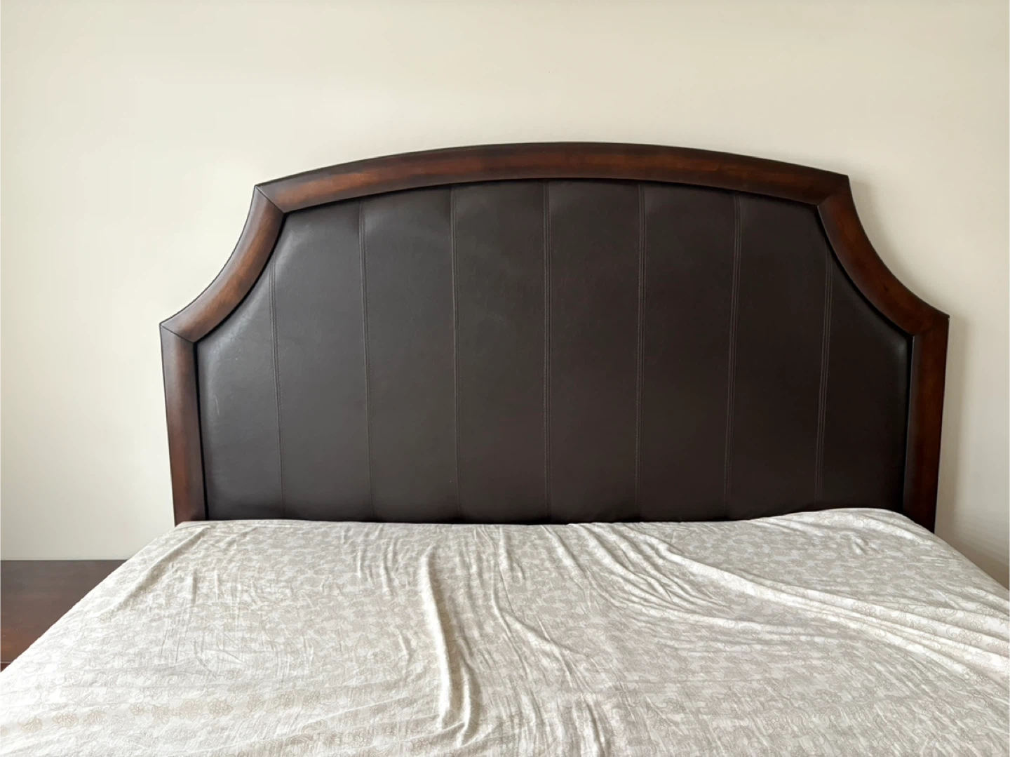 Bedroom Set - Headboard, Dresser, Nightstand, Mirror - photo 4