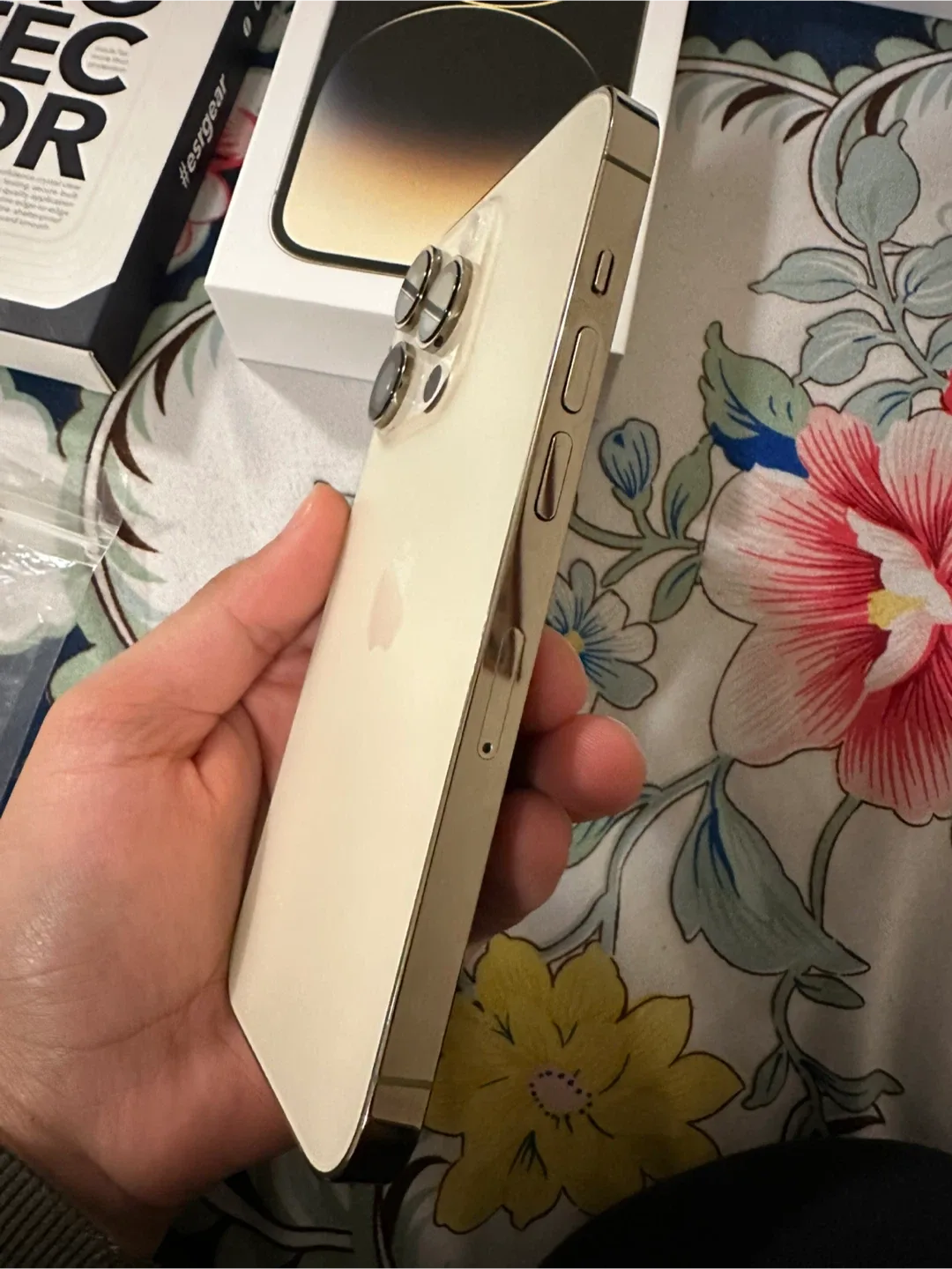 New Apple iPhone 14 Pro 128GB with Tons of brand new accessories image indicator(5)