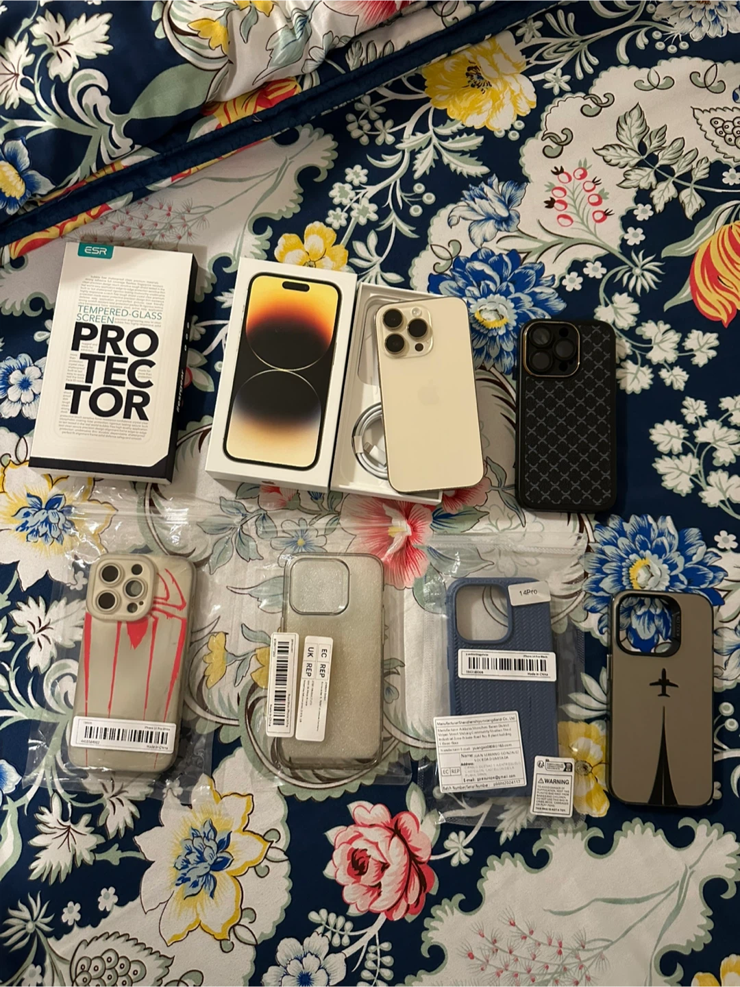 New Apple iPhone 14 Pro 128GB with Tons of brand new accessories