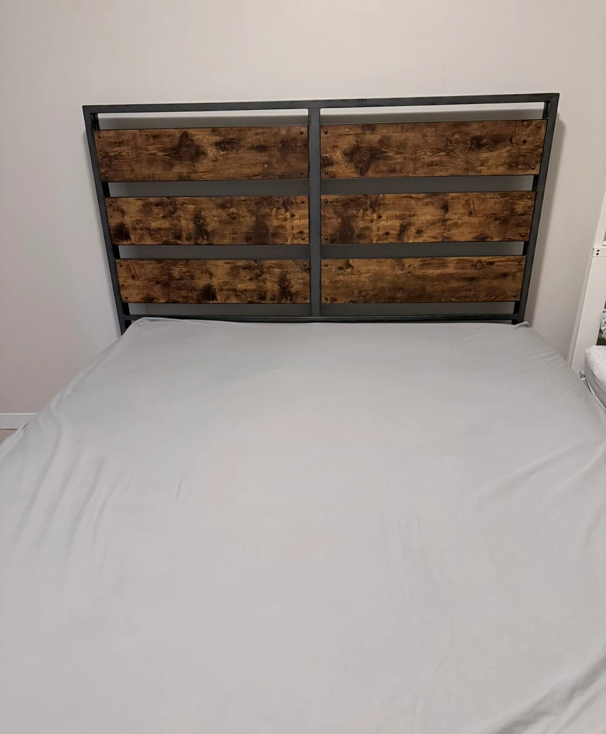 Queen Size Bed Frame - photo 2