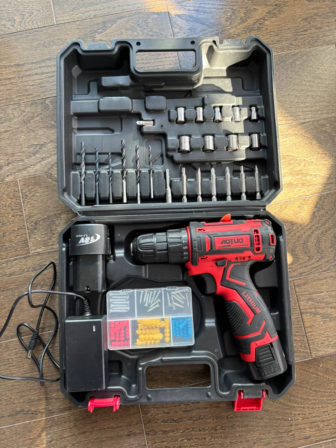 AOTUO Cordless Drill Kit