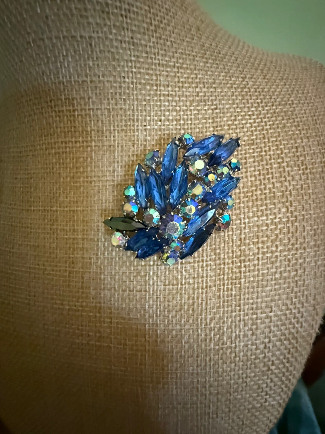 Vintage Aurora Borealis Blue Crystals Brooch - photo 5