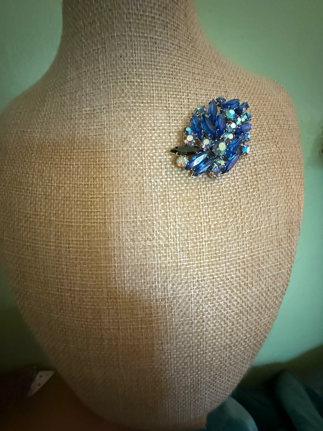 Vintage Aurora Borealis Blue Crystals Brooch - photo 3