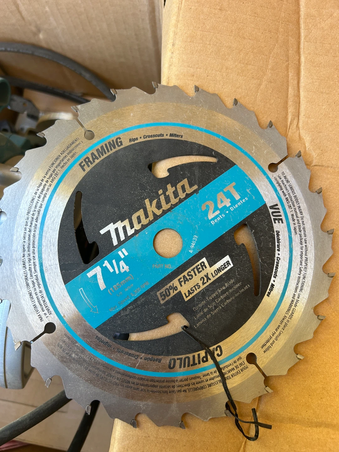 Makita Circular Saw in original box - photo 3
