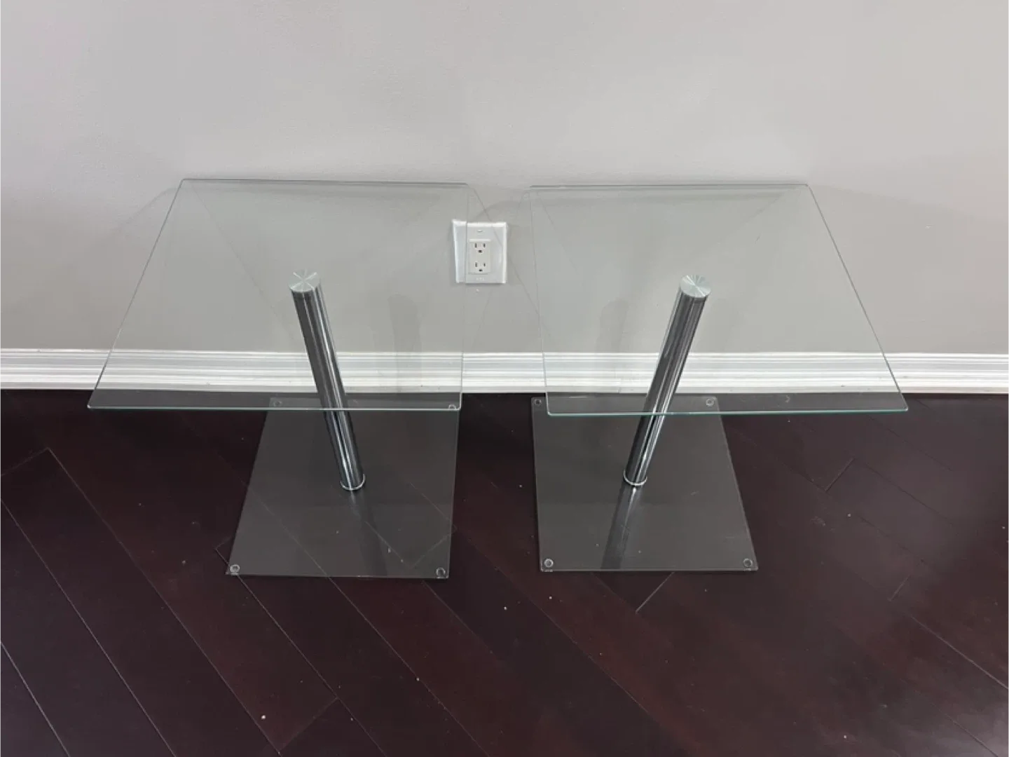 Glass Top End Tables (Set of 2) image indicator(3)