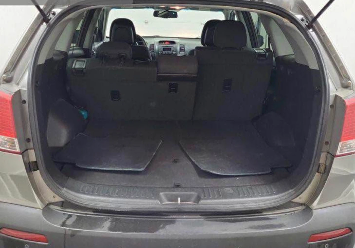 Kia Sorento SUV - 2012 - photo 5
