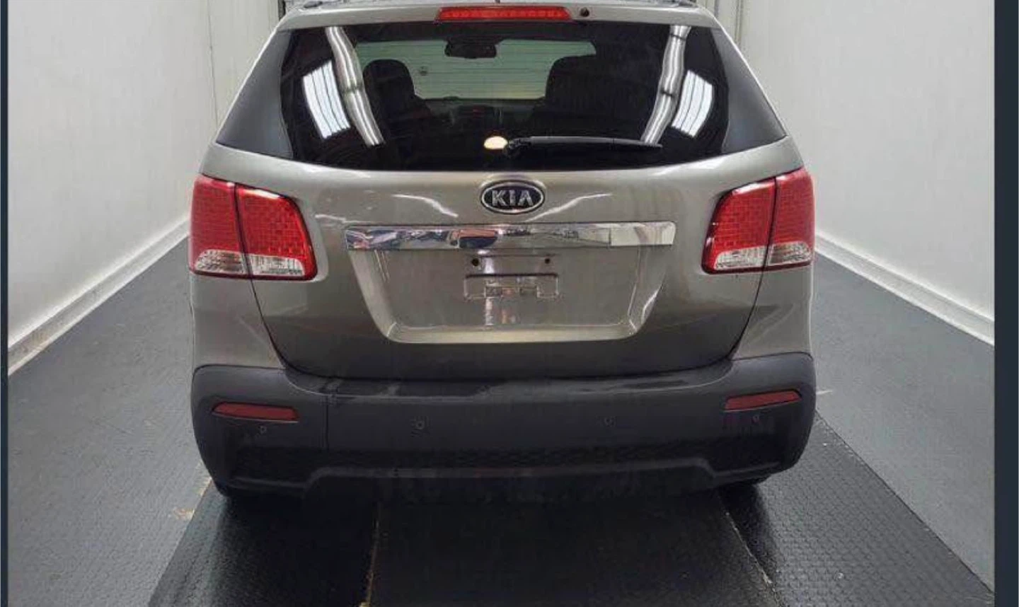 Kia Sorento SUV - 2012 - photo 3