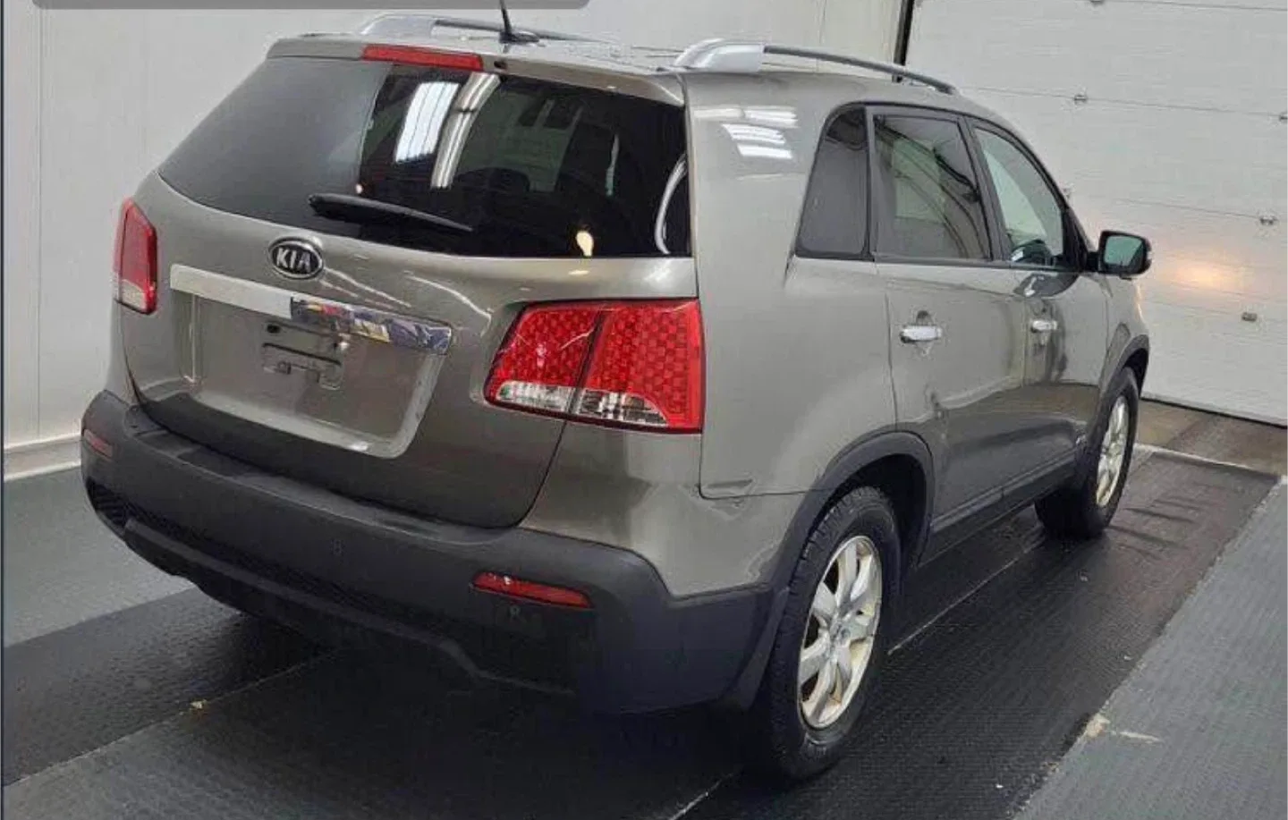 Kia Sorento SUV - 2012 image indicator(2)