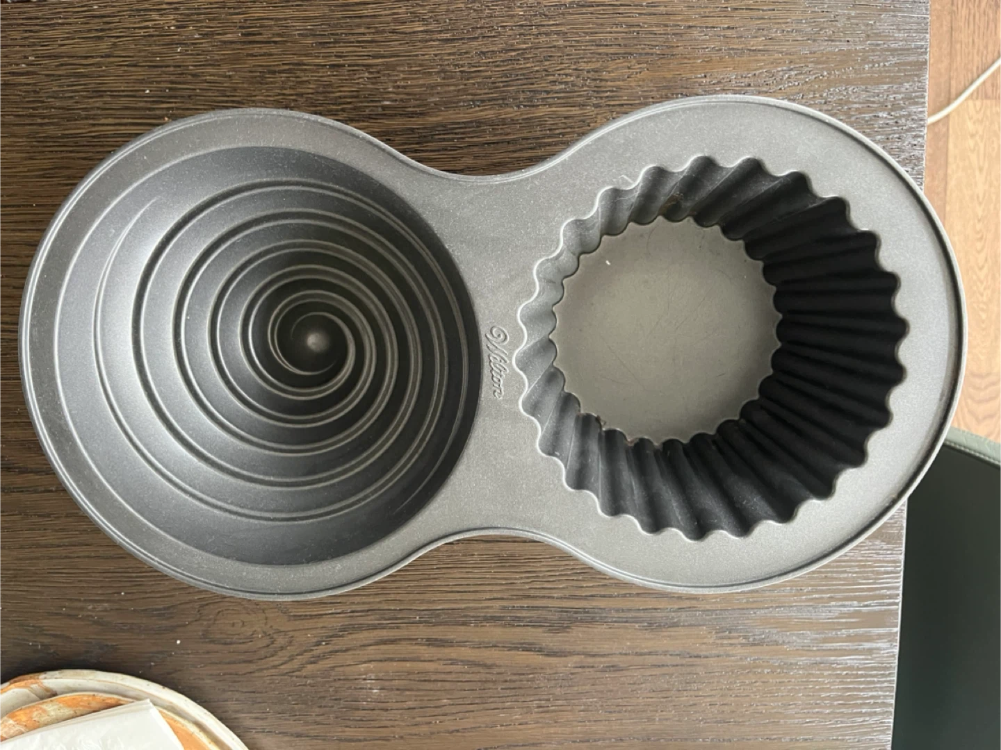 Wilton - Giant Cupcake Cake Pan