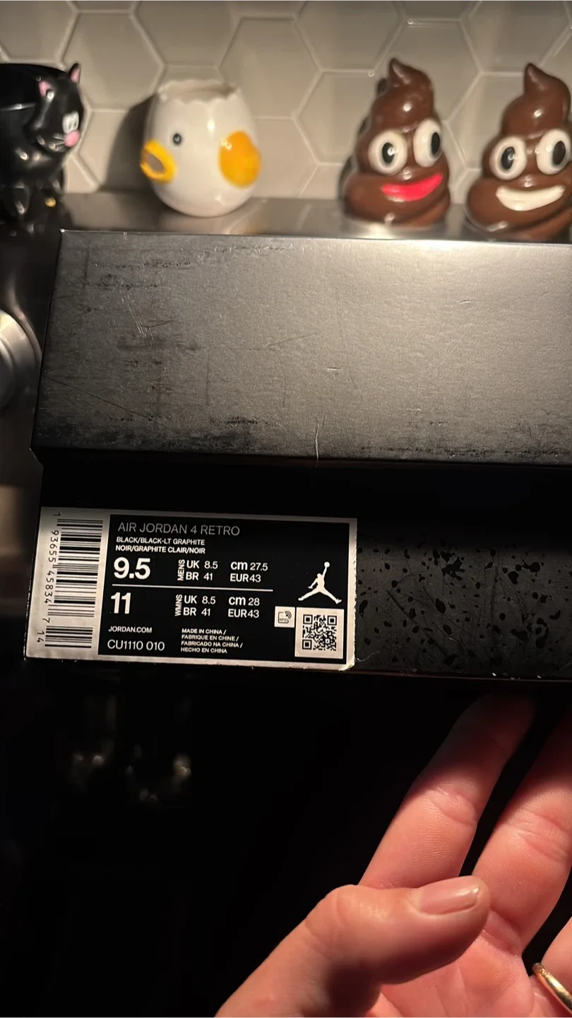 Jordan 4 black cat autentic size 9.5 image indicator(4)