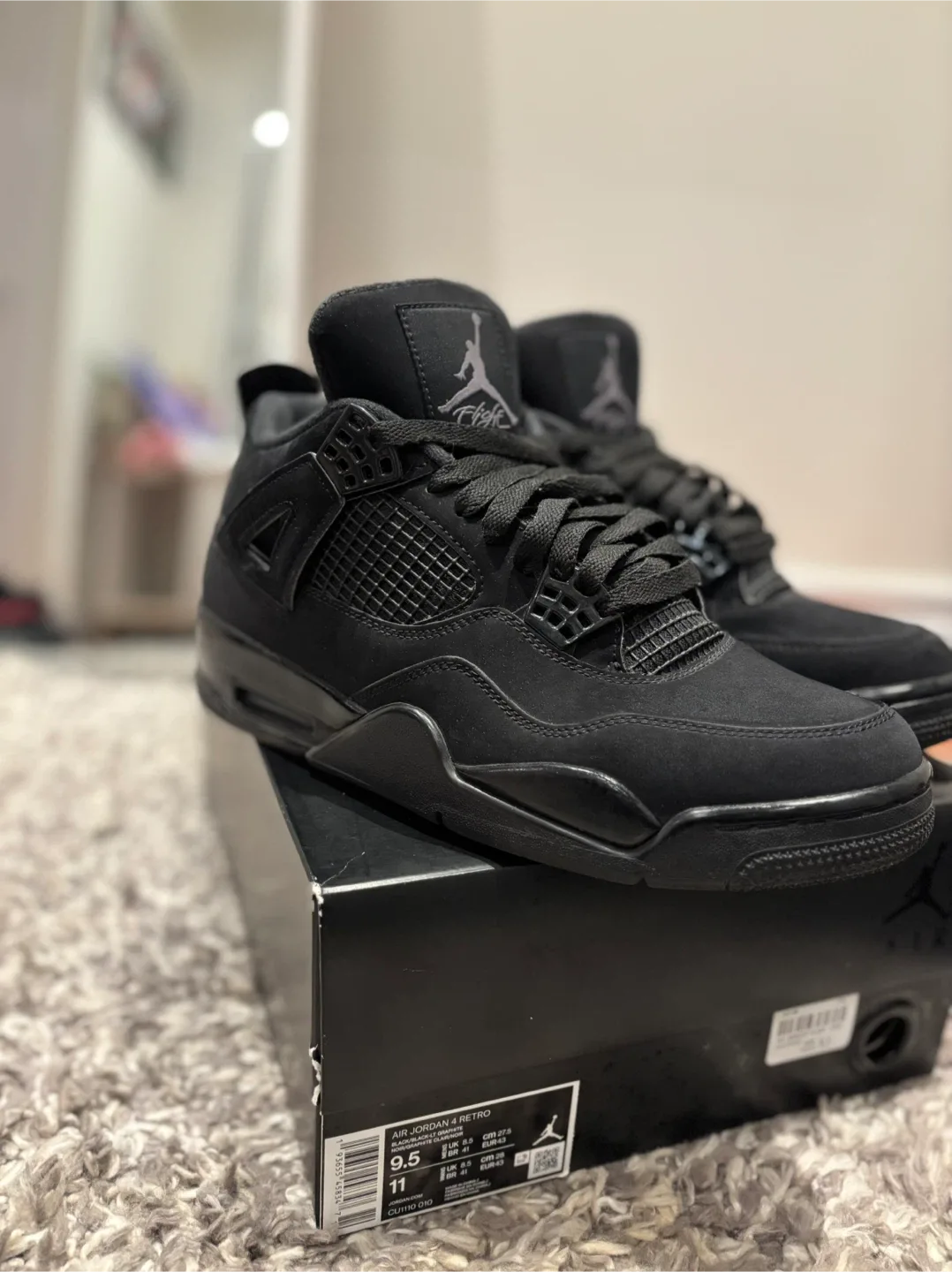 Jordan 4 black cat autentic size 9.5 image indicator(2)