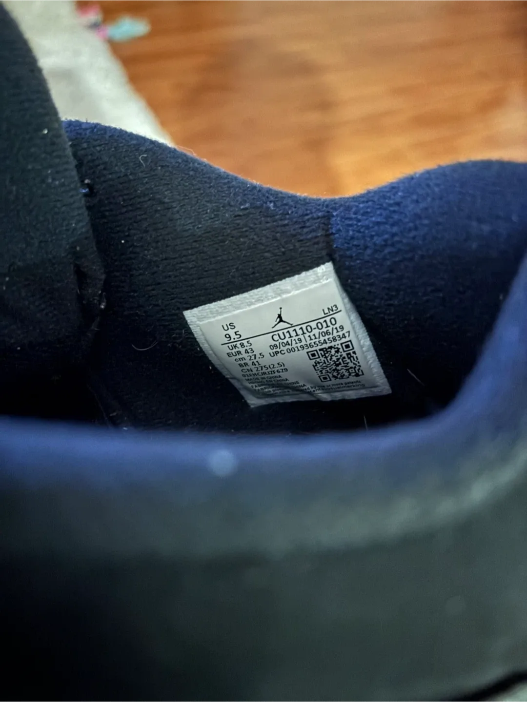 Jordan 4 black cat autentic size 9.5 image indicator(5)