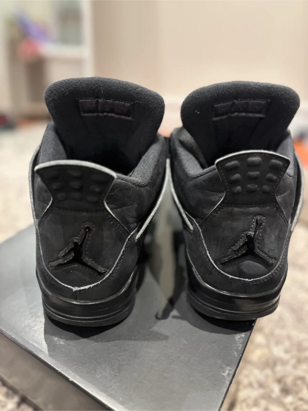 Jordan 4 black cat autentic size 9.5 image indicator(3)