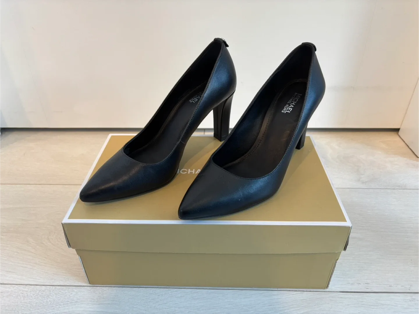 Michael Kors Black Leather Heels image indicator(3)