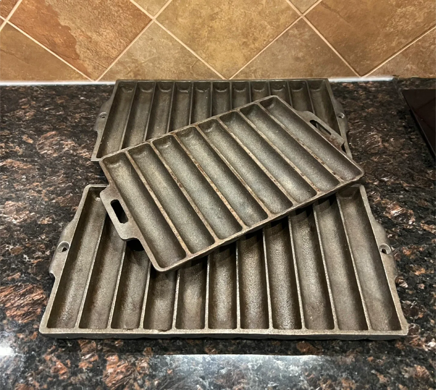 Vintage Wagner Ware Cast Iron Cornbread Pans thumbnail