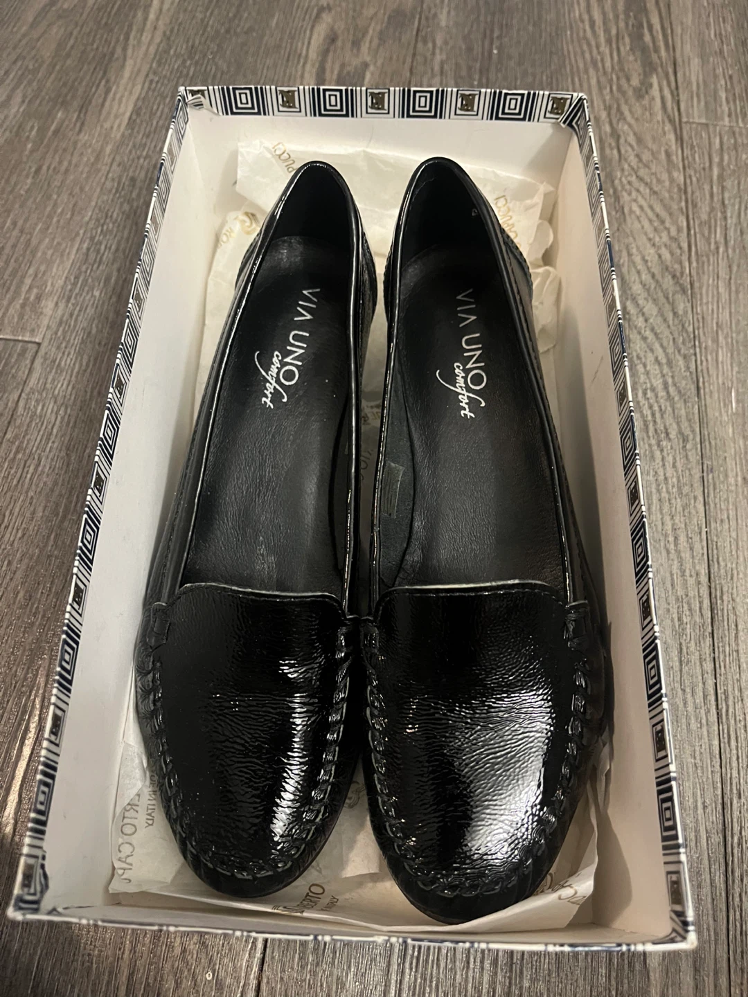 Via Uno Comfort Black Patent Leather Loafers Size 7