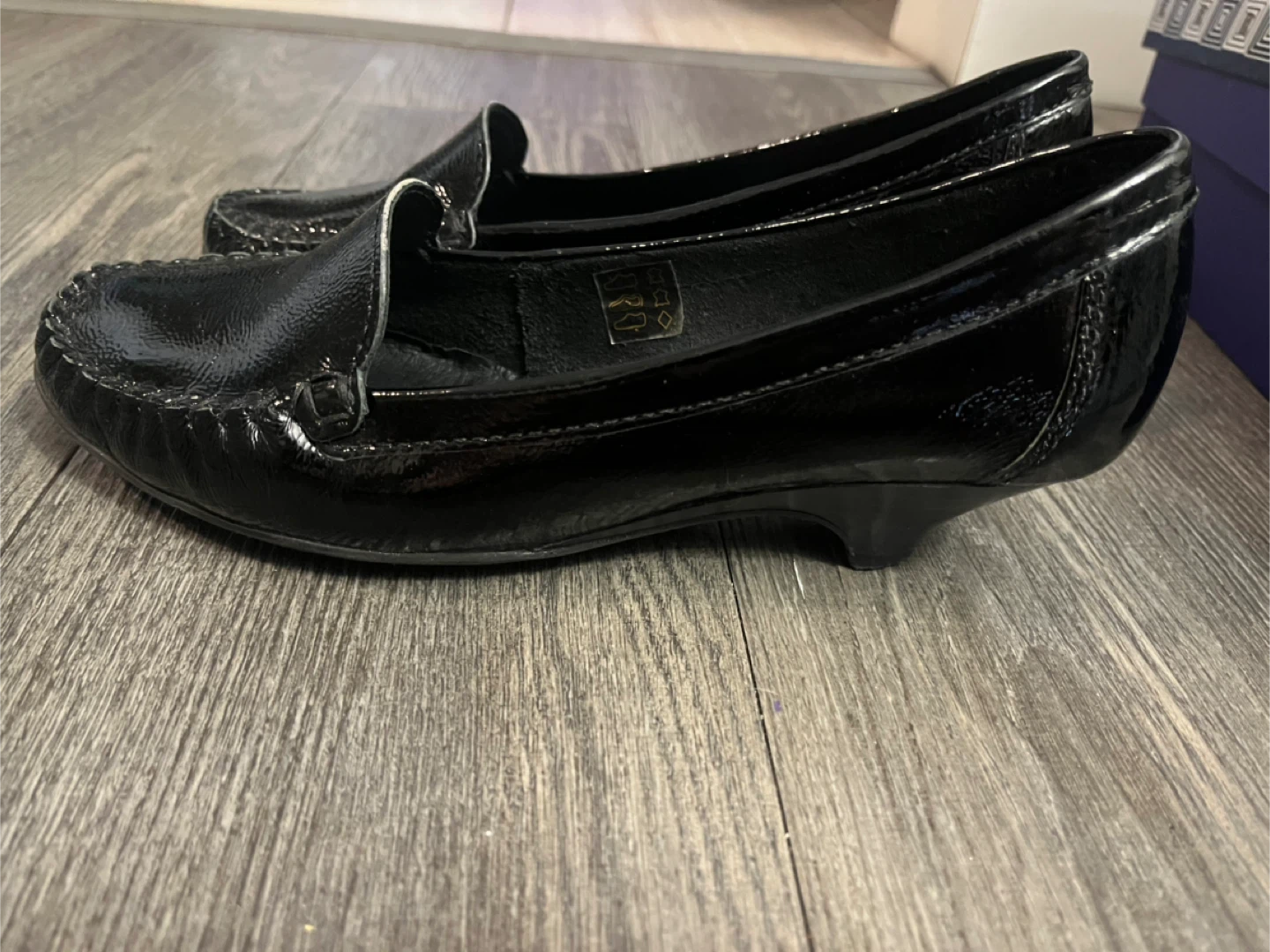 Via Uno Comfort Black Patent Leather Loafers Size 7 - photo 2