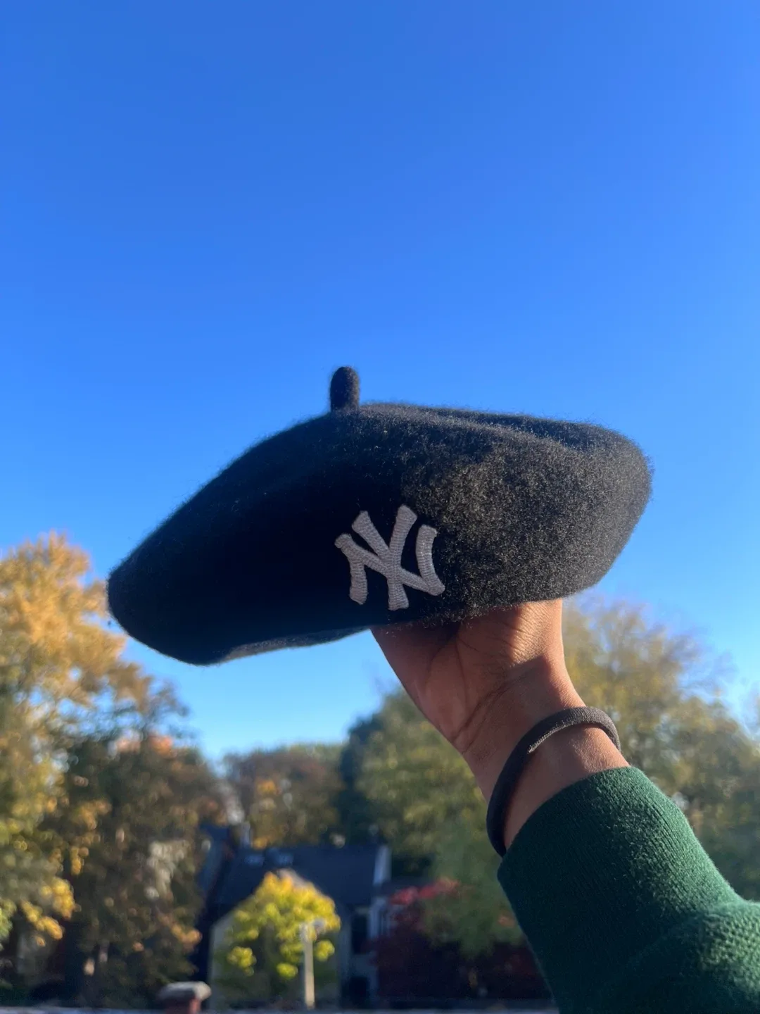 New Era NY Yankees Beret - Black image indicator(2)