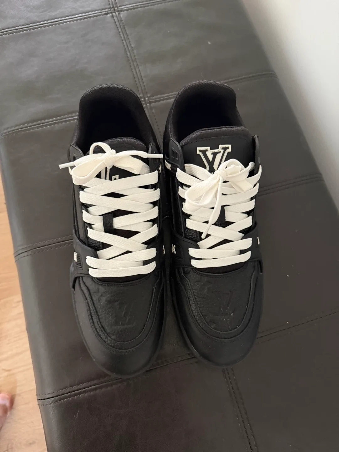 Louis Vuitton Trainer Sneaker Black image indicator(2)
