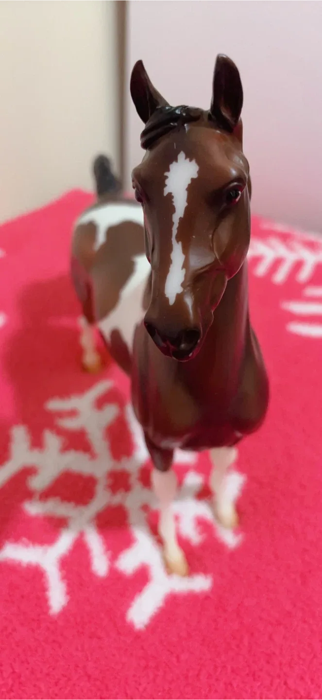 LIMITED EDITION Breyer Horse Figurine image indicator(2)