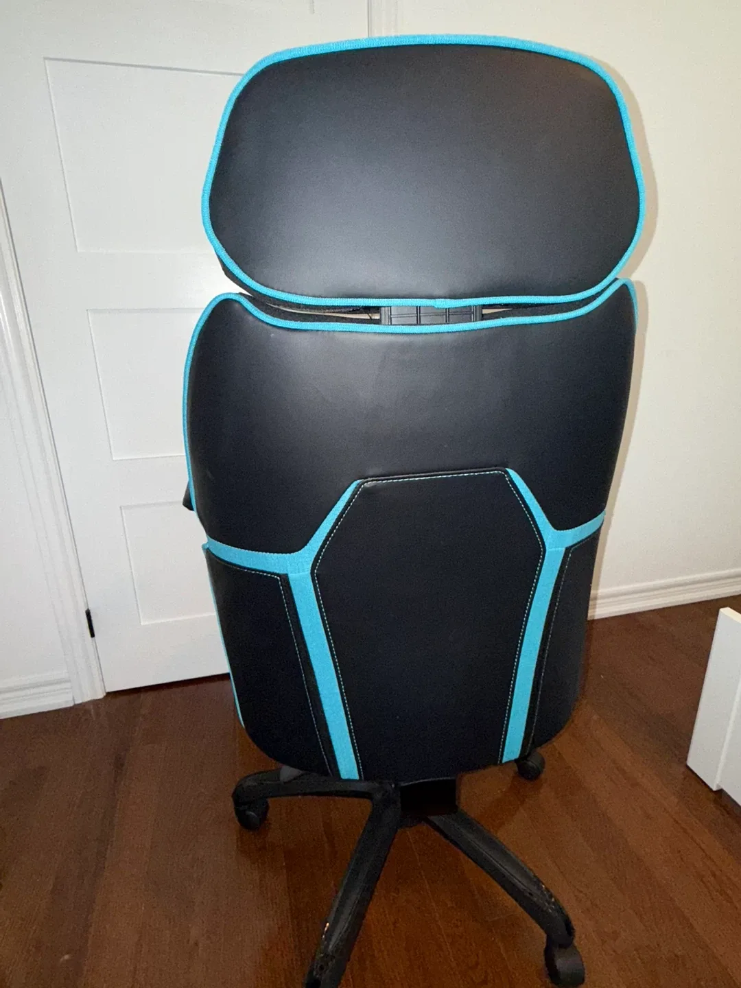 Gaming Chair - Black & Blue image indicator(3)