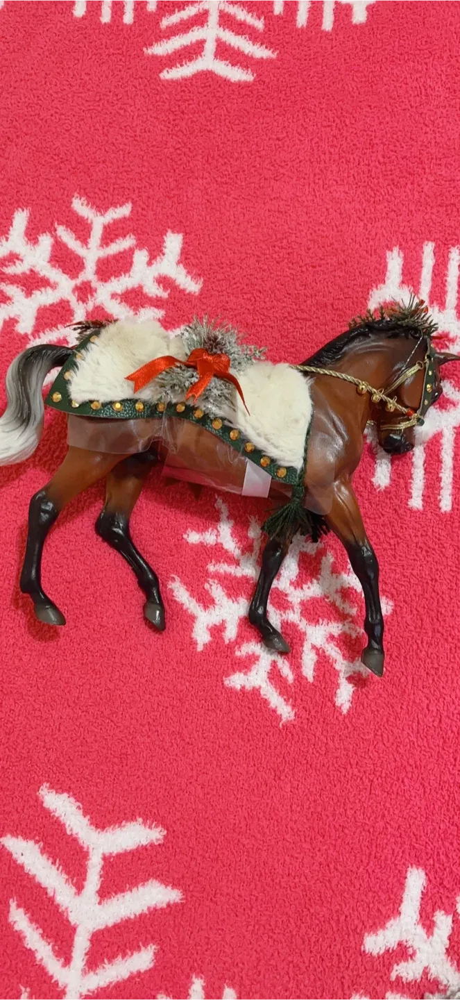 Christmas Limited Edition Breyer Horse Figurine image indicator(3)
