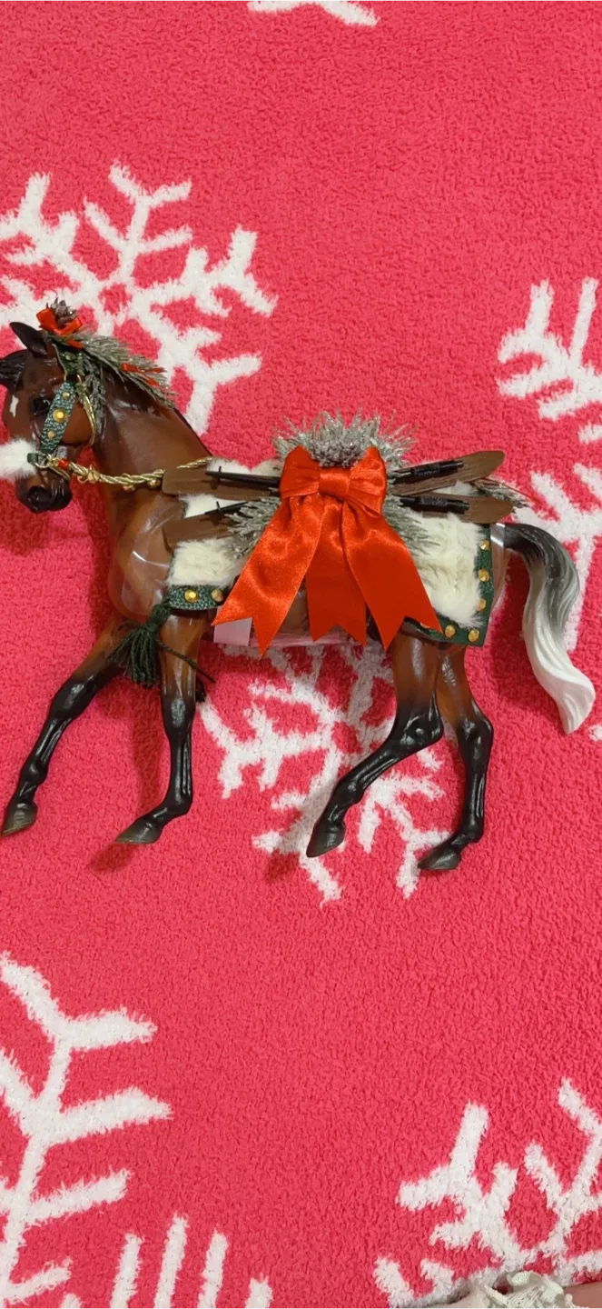Christmas Limited Edition Breyer Horse Figurine image indicator(2)