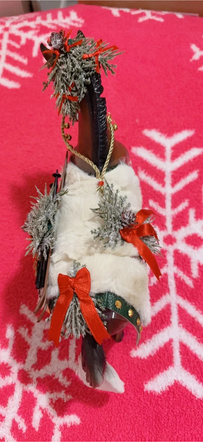 Christmas Limited Edition Breyer Horse Figurine image indicator(4)